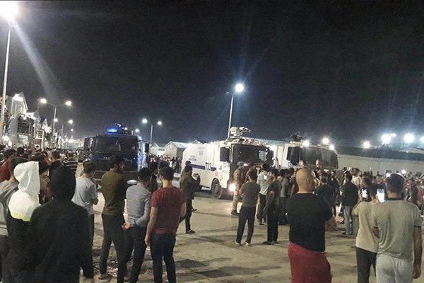Έντονες κοινωνικές ταραχές στην Τουρκία: Επεισοδιακές απεργίες και εξεγέρσεις στην Κων/πολη κατά του Ερντογάν – Συνεχίζεται η κατρακύλα της λίρας